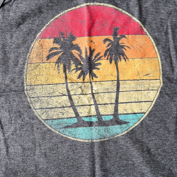 NWOT Beach and palm tree tank top - Picture 2 of 4
